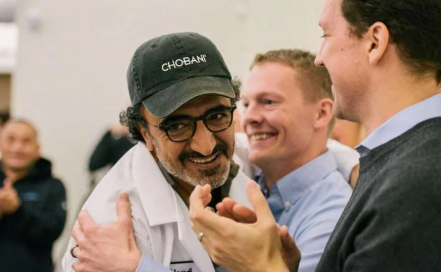 Etats-Unis : Hamid Ulukaya, ou la prodigieuse réussite d'un immigré turc qui fait le bonheur de ses 2 000 salariés