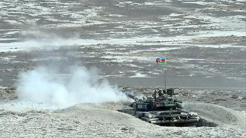 L'armée azerbaïdjanaise détruit un blindé arménien