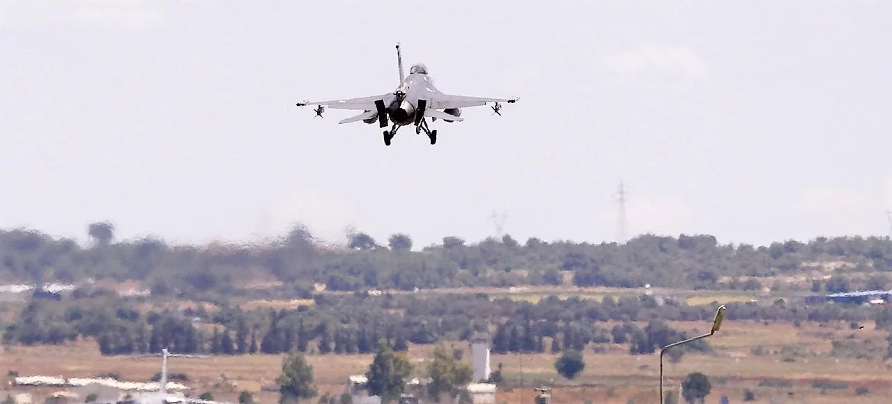 L'armée turque bombarde Daech en Syrie