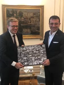 Charles Fries et Bertrand Buchwalter félicitent Ekrem İmamoğlu