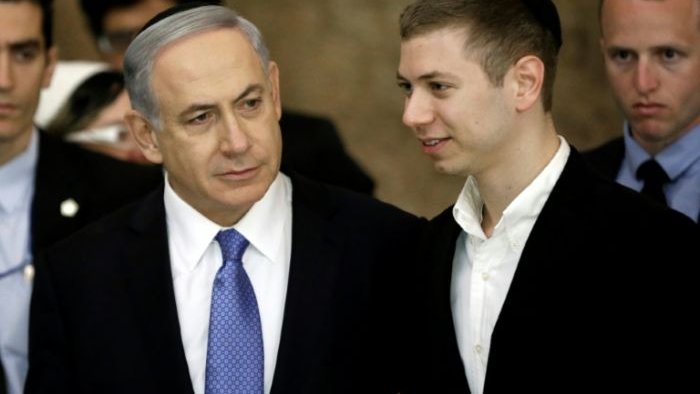 Une image fait polémique du fils de Benyamin Netanyahou