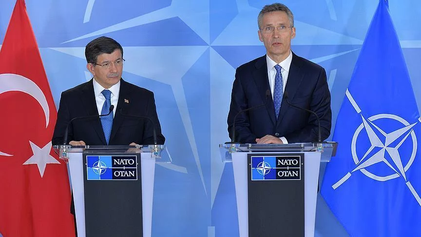 Turquie : Entretien téléphonique entre Davutoglu et Stoltenberg