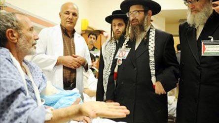 Les rabbins juifs ont rendu visite aux blessés