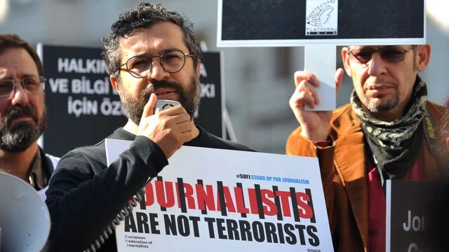 Turquie : 5 journalistes condamnés pour terrorisme