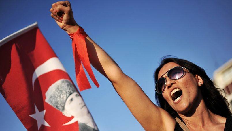 LA FEMME TURQUE : UN TRÉSOR FLAMBOYANT