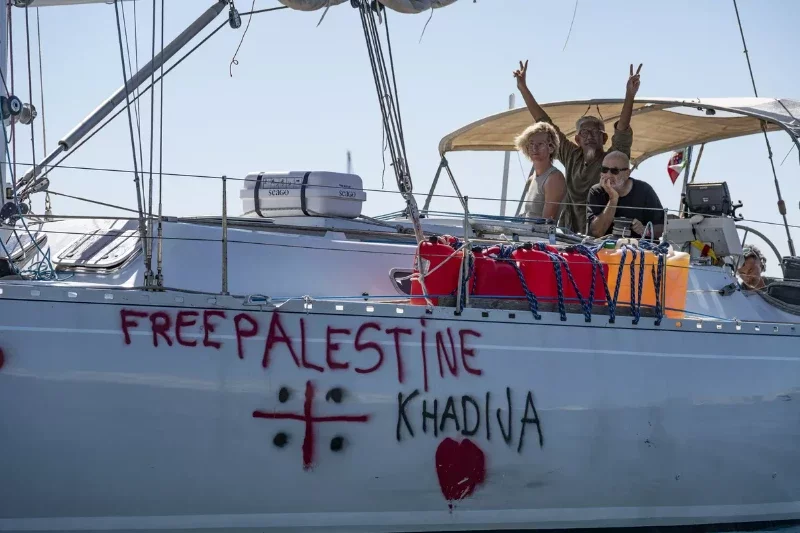 La Turquie porte secours à l'un des bateaux en panne