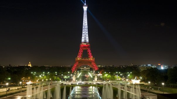 La Tour Eiffel illuminée aux couleurs de la Turquie