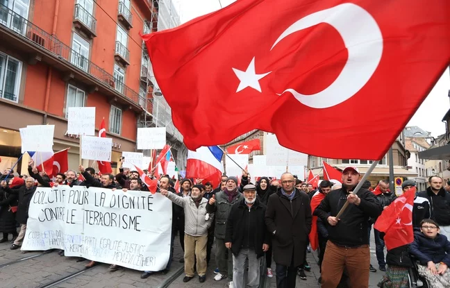 Strasbourg : Près de 700 personnes favorables au gouvernement turc défilent dans la ville