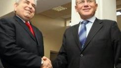 Les dirigeants chypriotes grec et turc ont lancé lundi des négociations-marathon