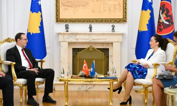 Osmani rencontre l'ambassadeur de Turquie : la Turquie reste un allié important du Kosovo