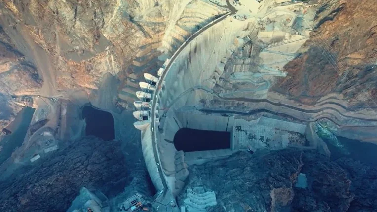 La Turquie achève le cinquième barrage-voûte le plus haut du monde avec une centrale hydroélectrique