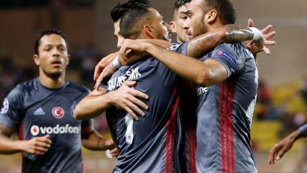 Besiktas bat Alanyaspor et grimpe provisoirement sur le podium