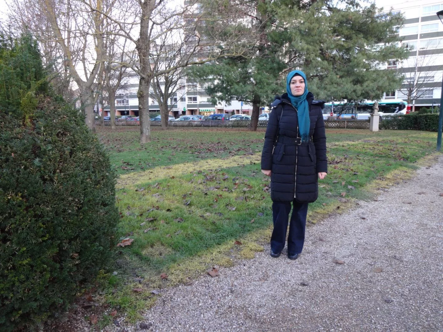 Virée du marché de Noël parce qu'elle porte un foulard