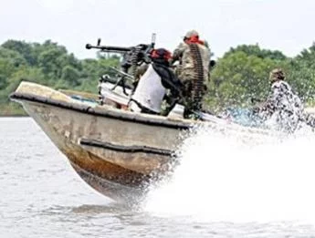 Des pirates somaliens abandonnent un bateau turc qu'ils avaient détourné