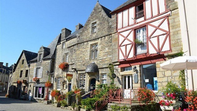 Rochefort : six jeunes Kurdes du groupe terroriste PKK mis en examen après des affrontements avec des Franco-Turcs