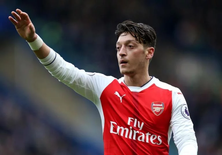 Özil poussé vers la Turquie mais !