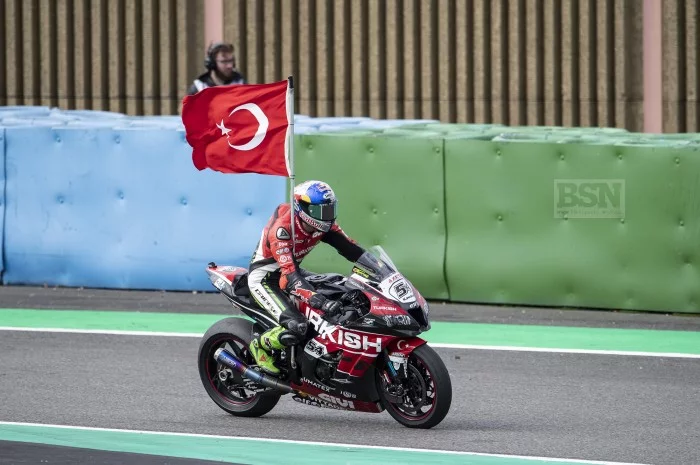 Razgatlioglu fait entrer la Turquie dans l'Histoire du WorldSBK