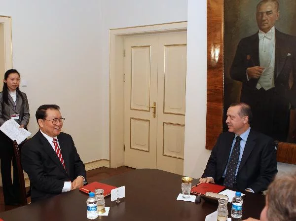 De saines relations bilatérales bénéficient aux peuples chinois et turc