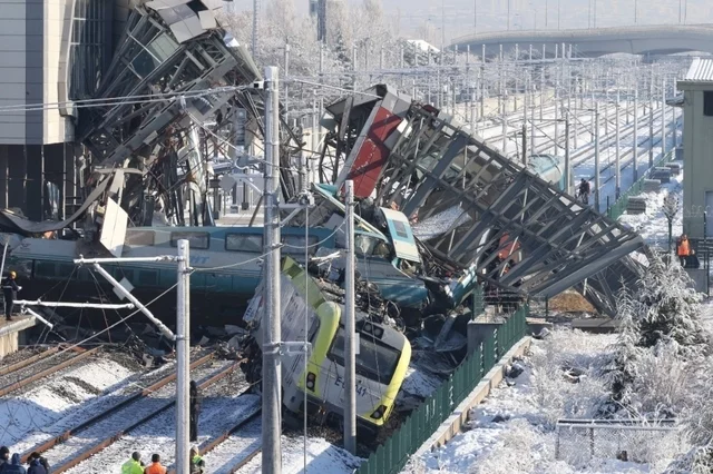 Trois cheminots écroués après l'accident de train