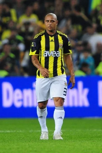 Le club Fenerbahçe se sépare de Roberto Carlos