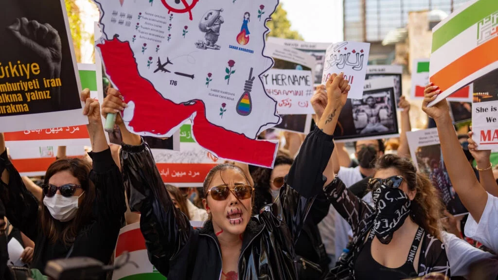 Des centaines de personnes manifestent en Turquie pour soutenir les femmes iraniennes