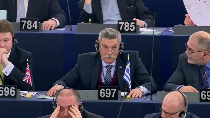 Un eurodéputé du parti néo-nazi grec « Aube Dorée » expulsé du Parlement européen