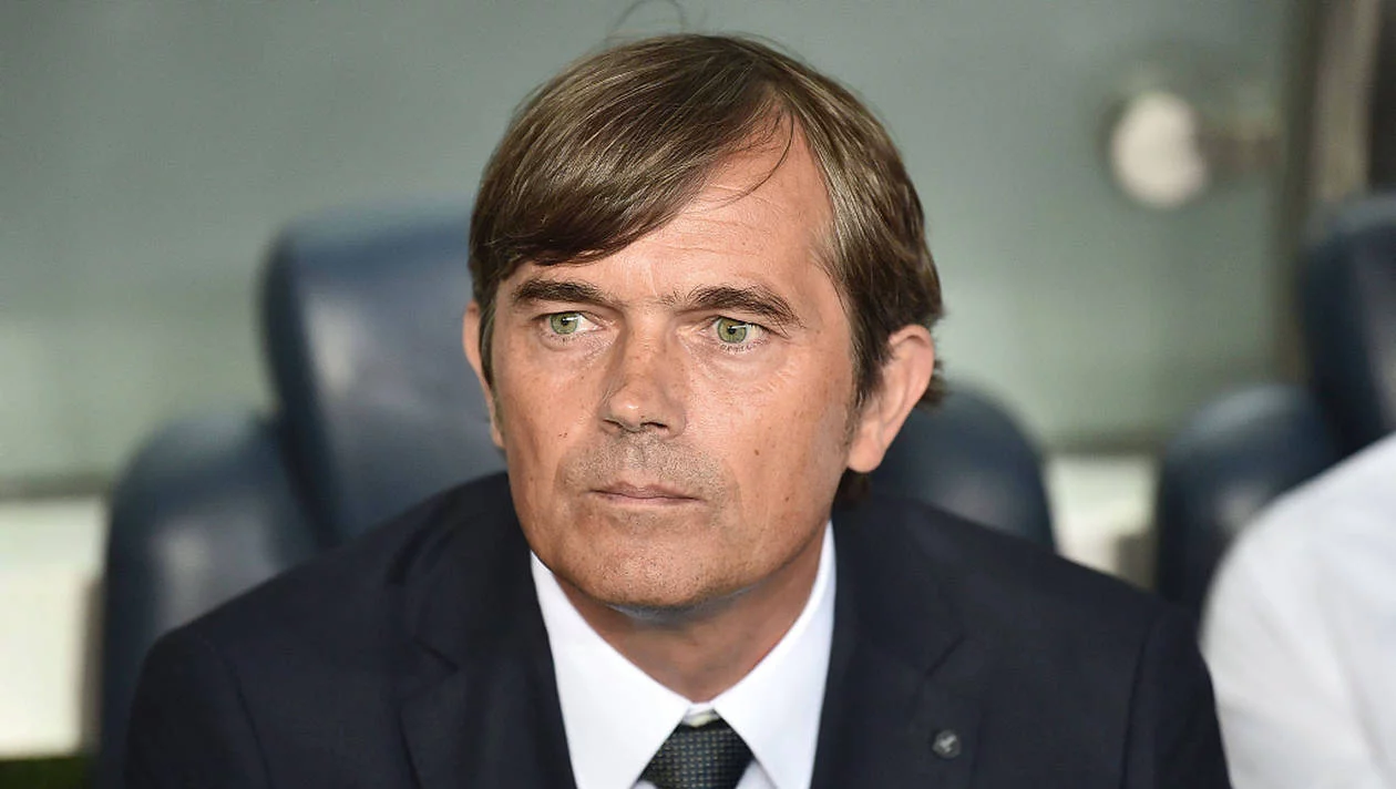 L'entraîneur de Fenerbahçe Phillip Cocu, est limogé