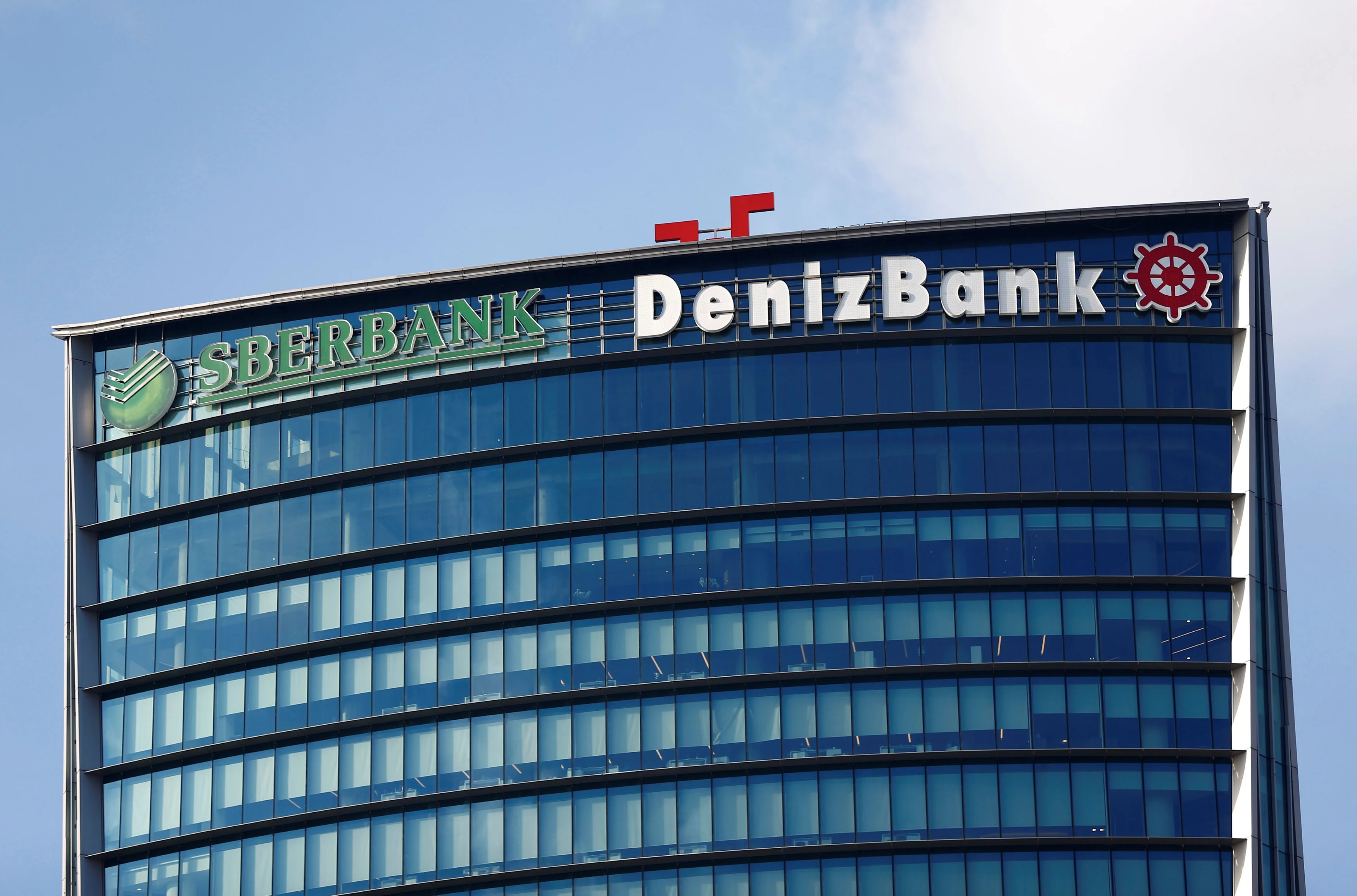 Emirates NBD rachète à Sberbank, DenizBank