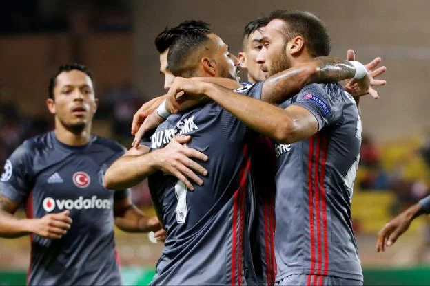 Besiktas bat Alanyaspor et grimpe provisoirement sur le podium
