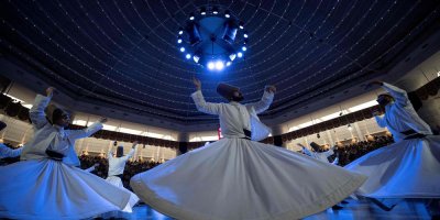 Des milliers de personnes ont afflué le 16 décembre, pour les célébrations des 750 ans de la disparition du poète Rumi.