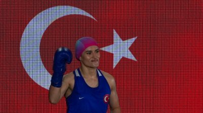 La boxeuse turque Esra Yıldız