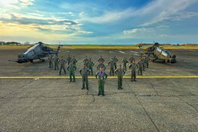 Les deux hélicoptères turc T129 ATAK de l'armée l'air Philippine