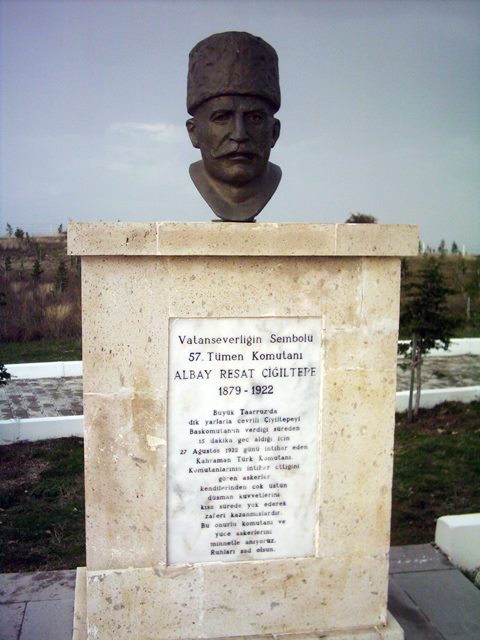 Buste en bronze du colonel Reşat Bey