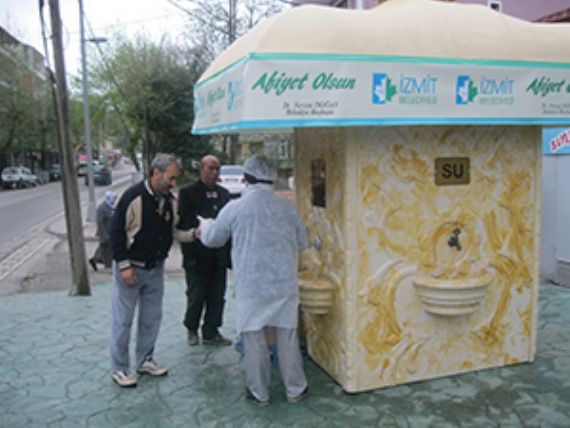 Fontaines à soupe de la ville d'Izmit pour ventres bien chauds
