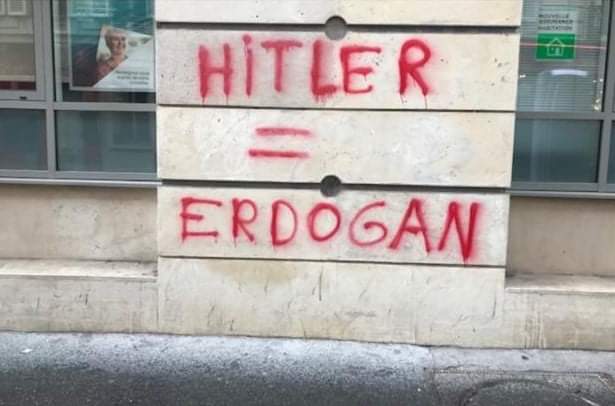 "Hitler = Erdogan"