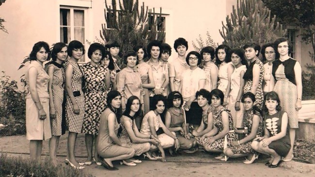 Un groupe de femmes lors du bal de Sümerbank