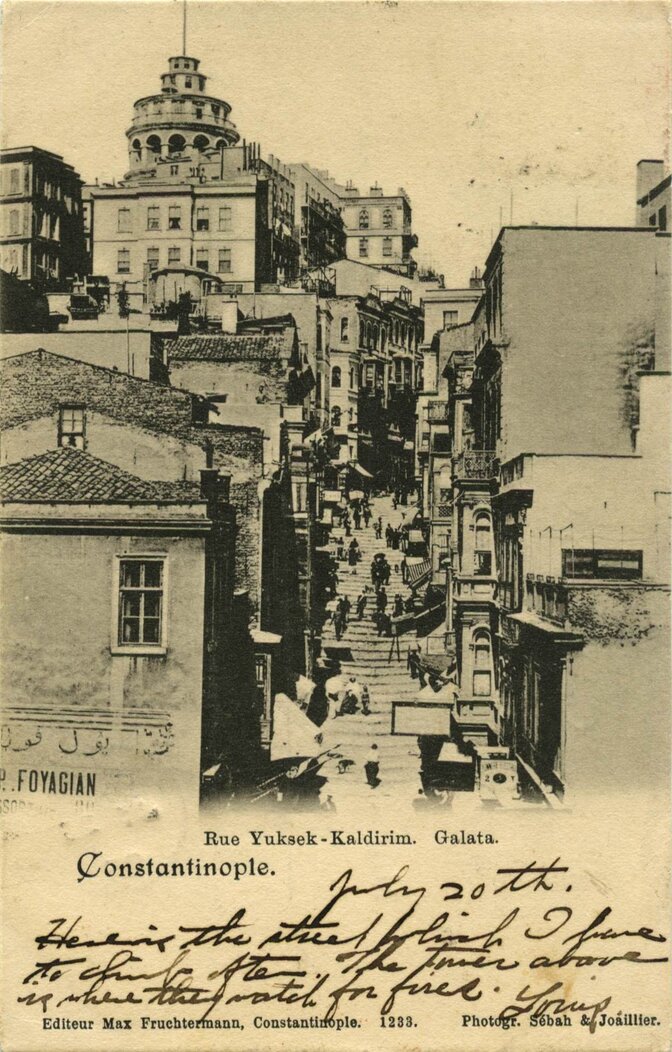 Photo montrant les marche de la rue Yüksek-Kaldirim