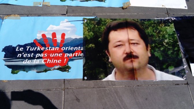 une manifestation revendicative et informatisé a été organisée par la communauté ouïgours de France