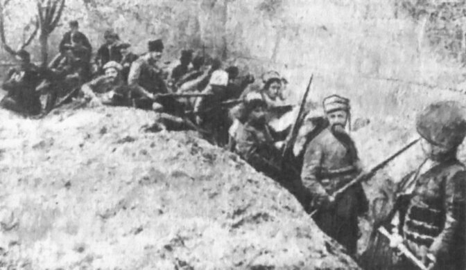 Arméniens défendant les murs de Van au printemps 1915. Extrait de l'article de l'Encyclopédie arménienne soviétique sur la défense de Van (vol. 11, p. 273)