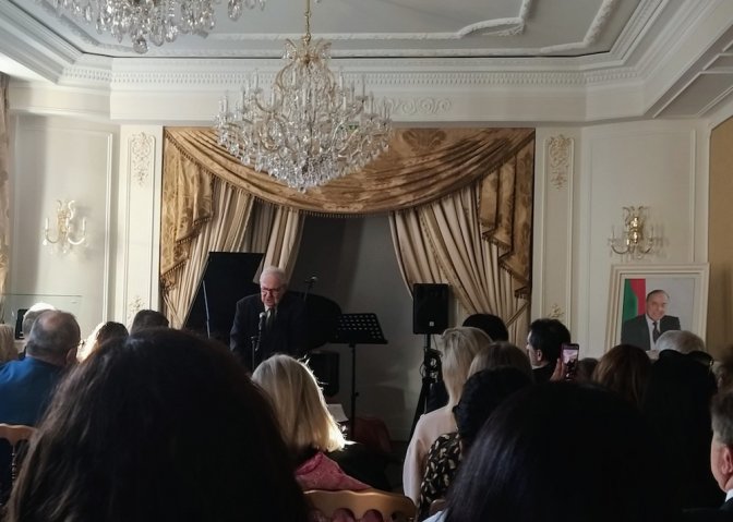 S.E.M Jean PERRIN, premier Ambassadeur de France à Bakou (capital d'Azerbaïdjan) a honoré de sa présence