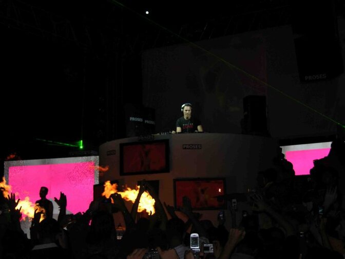 Tiesto - alors le meilleur DJ du monde - jouant au Club Escape, à Chypre du Nord