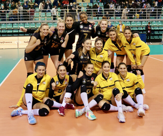 L'équipe féminine de volley-ball de VakıfBank a battu la représentante de la France ASPTT Mulhouse