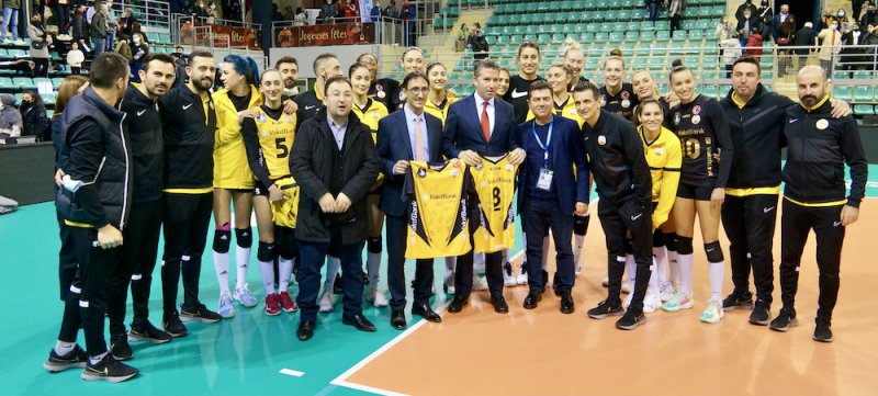 L'équipe féminine de volley-ball de VakıfBank a battu la représentante de la France ASPTT Mulhouse