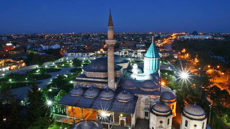 la ville de Konya de nuit