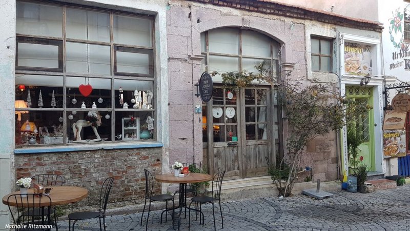 Dans la célèbre rue des Arts d'Urla