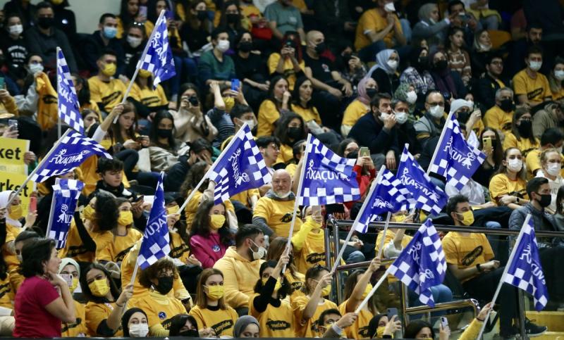 Supporter Vakıf-Bank est en quarts de finale CEV2022