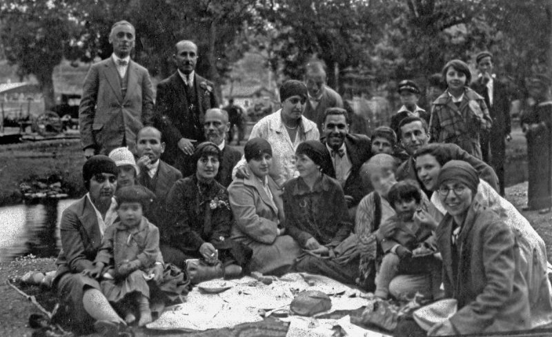Des familles pique-niquent à Çubuklu, 1930