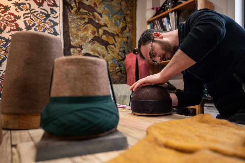 Yunus Girgic fabrique 80 % de la production mondiale de sikkes.