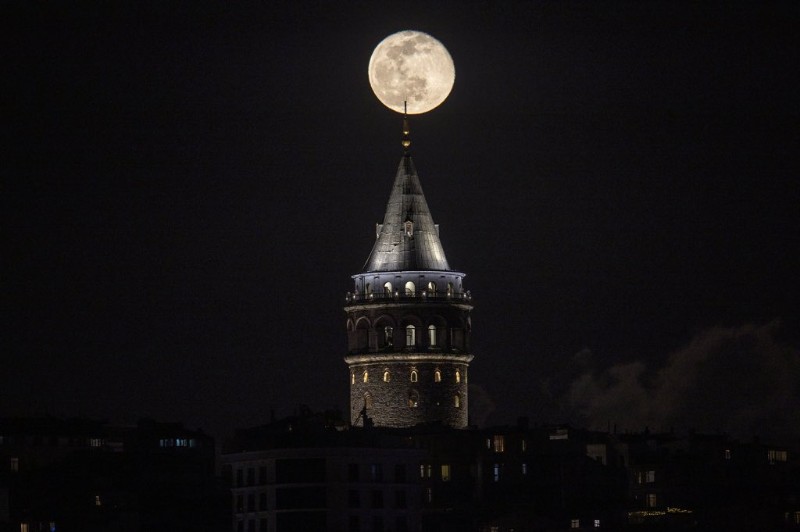Tour de Galata la nuit