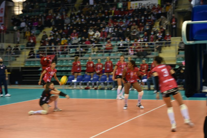 L'équipe féminine de volley-ball de VakıfBank a battu la représentante de la France ASPTT Mulhouse